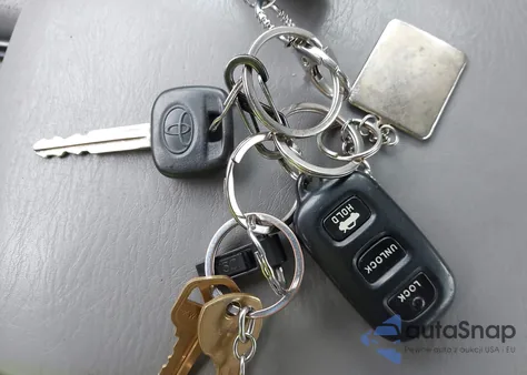 2004 Toyota Camry Le из США, поврежденный, VIN 4T1BE32KX4U915264